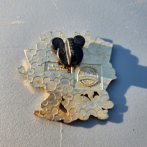 Disney Happy Birthday Trading Pin - Picture 2 of 2